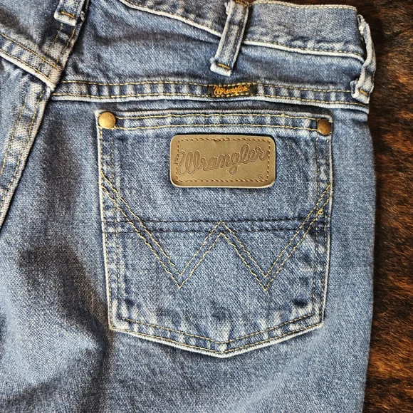Wrangler Men's Straight Jeans - Blue - Picture 3 of 5